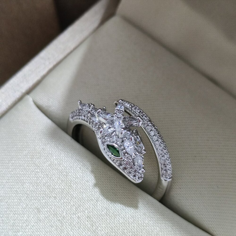 Bvlgari Serpenti Series Emerald Eye Diamond Snake Ring - Picture 5 of 11